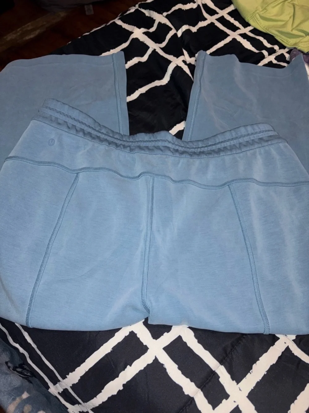 NWOT lululemon softstreme 14 cropped wide leg sweatpants - Picture 4 of 5